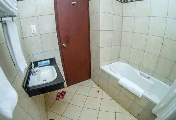 Family Tek Büyük veya İki Ayrı Yataklı Oda