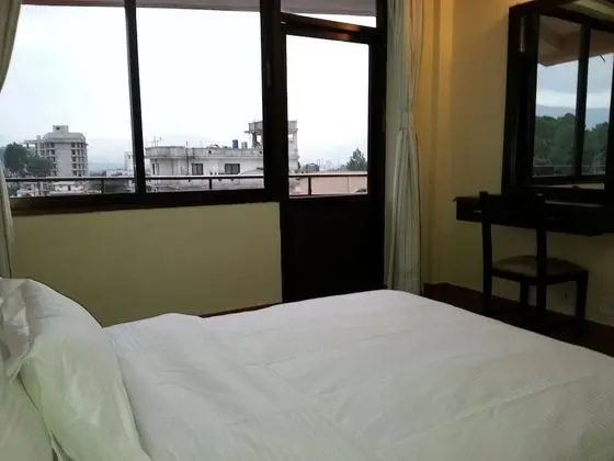 Deluxe Tek Büyük Yataklı Oda, 1 Yatak Odası, Sigara İçilebilir, Şehir Manzaralı