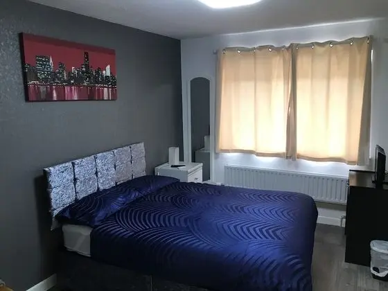 Tek Büyük Yataklı Oda, Ortak Banyo