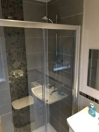 Tek Büyük Yataklı Oda, Ortak Banyo