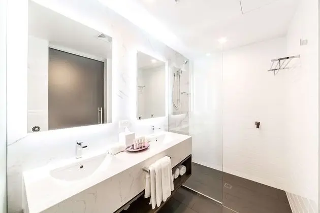 Deluxe Oda, 1 En Büyük (King) Boy Yatak, Küvet, Şehir Manzaralı (Deluxe King City View)