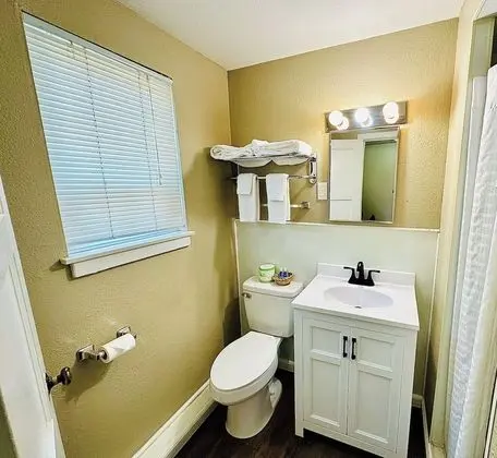 Standard Tek Kişilik Oda, 2 Büyük (Queen) Boy Yatak, Sigara İçilmez, Buzdolabı ve Mikrodalga