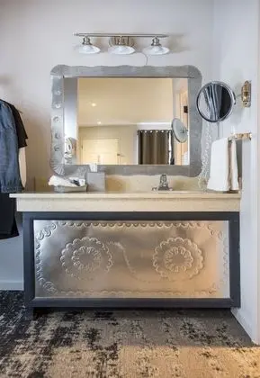 Standard Oda, 2 Büyük (Queen) Boy Yatak, Muhtelif Manzaralı (Traditional Double Queen Room)