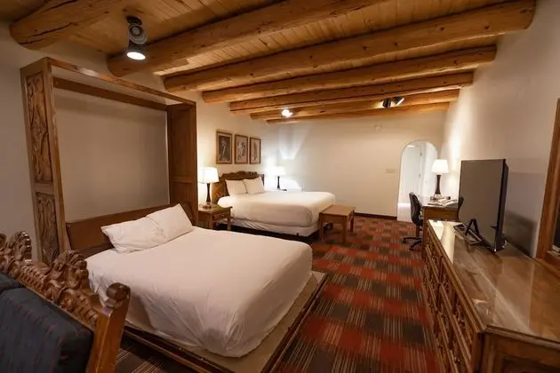 Deluxe Oda, Birden Çok Yatak (Deluxe Fireplace Room (No Pets))