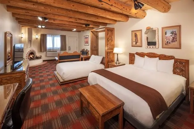 Deluxe Oda, Birden Çok Yatak (Deluxe Fireplace Room (No Pets))