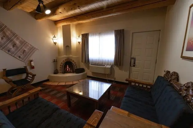 Deluxe Oda, Birden Çok Yatak (Deluxe Fireplace Room (No Pets))
