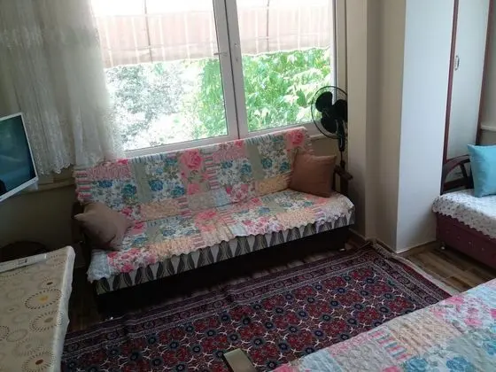 Aile Odası, Bahçe Manzaralı
