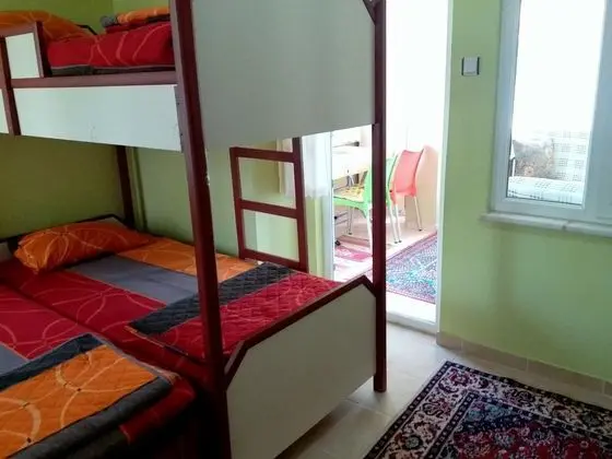 Aile Odası, Bahçe Manzaralı