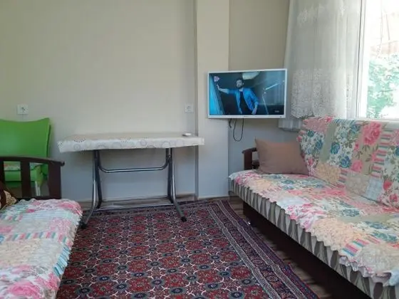 Aile Odası, Bahçe Manzaralı