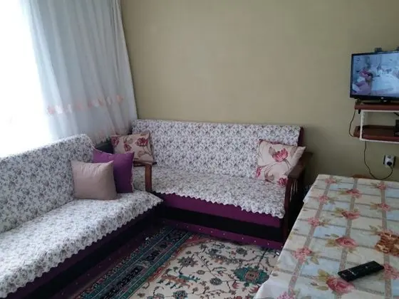 Aile Odası, Bahçe Manzaralı