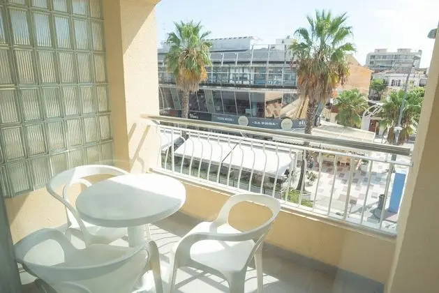 Üç Kişilik Oda, Balkon