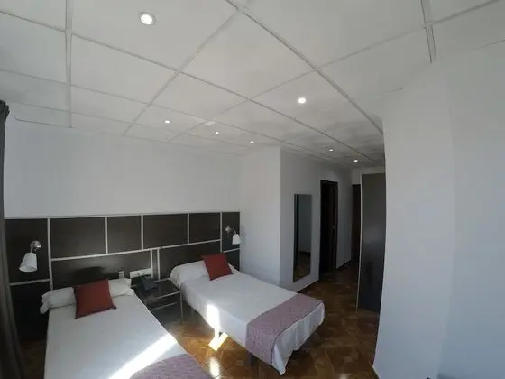 Basic Tek Büyük veya İki Ayrı Yataklı Oda