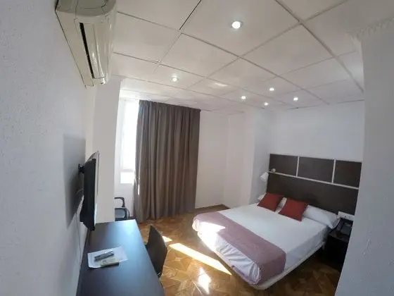 Basic Tek Büyük veya İki Ayrı Yataklı Oda