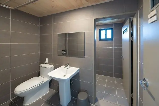 Tek Kişilik Oda, Ortak Banyo