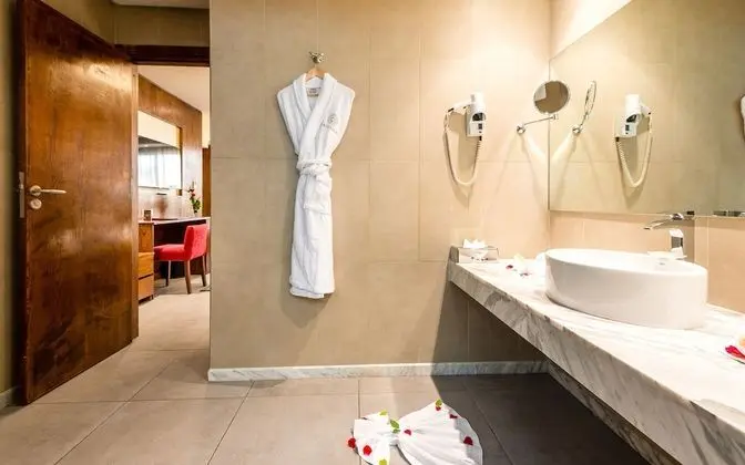 Deluxe Tek Büyük Yataklı Oda