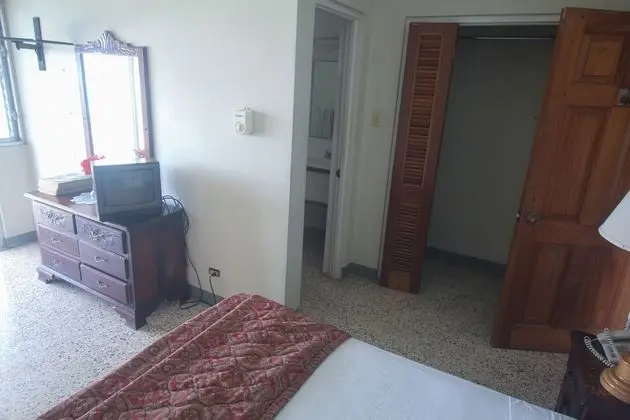 Basic Büyük Yataklı Tek Kişilik Oda, Birden Çok Yatak, Kısmi Deniz Manzarası