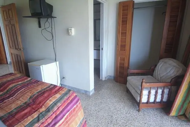 Basic Büyük Yataklı Tek Kişilik Oda, Birden Çok Yatak, Kısmi Deniz Manzarası