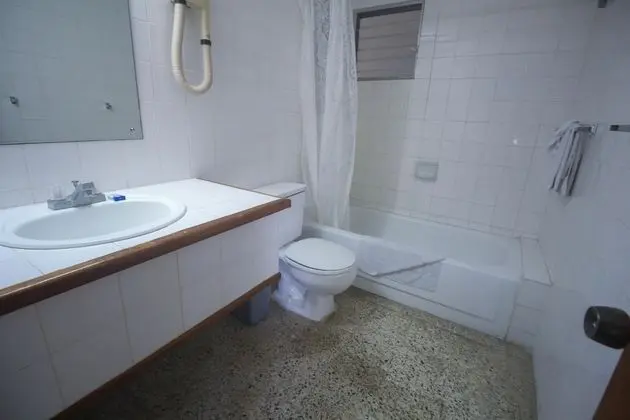 Basic Büyük Yataklı Tek Kişilik Oda, Birden Çok Yatak, Kısmi Deniz Manzarası