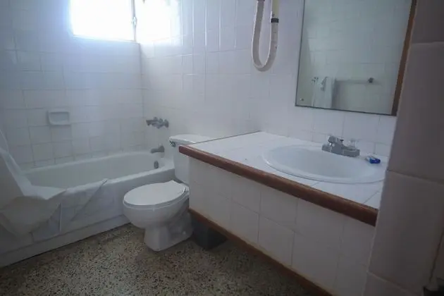 Basic Büyük Yataklı Tek Kişilik Oda, Birden Çok Yatak, Kısmi Deniz Manzarası