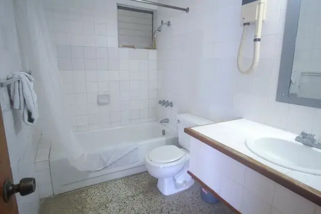 Basic Büyük Yataklı Tek Kişilik Oda, Birden Çok Yatak, Kısmi Deniz Manzarası