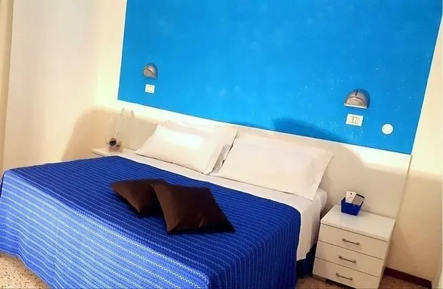 Basic Tek Büyük Yataklı Oda