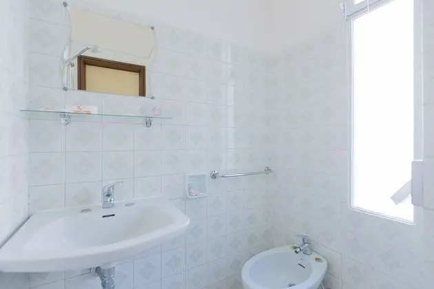 Basic Tek Büyük Yataklı Oda