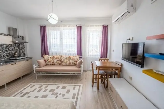 Aile Suiti, Bahçe Manzaralı