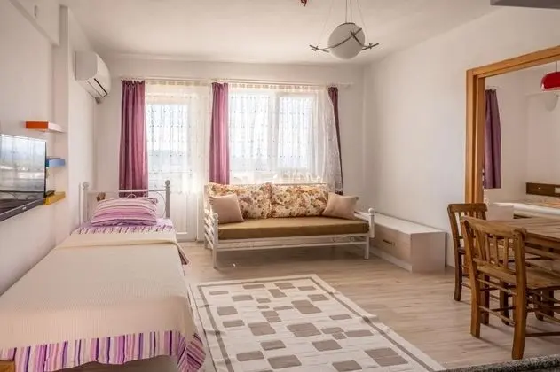 Aile Suiti, Kısmi Deniz Manzaralı
