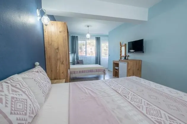 Üç Kişilik Oda, Bahçe Manzaralı, Balkonlu