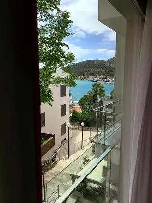 Standart Oda - İki Ayrı Yataklı, Kısmi Deniz Manzaralı, Fransız Balkonlu