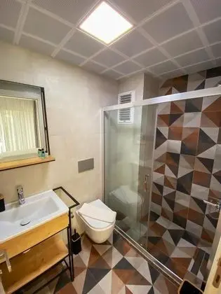 Standart Oda - İki Ayrı Yataklı, Kısmi Deniz Manzaralı, Fransız Balkonlu
