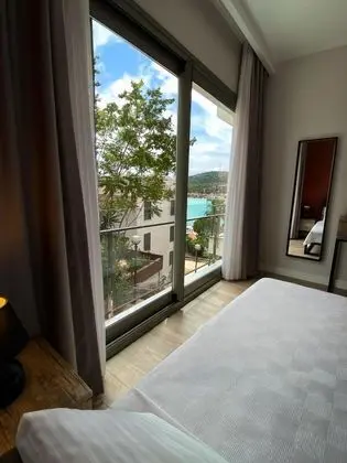 Standart Oda - İki Ayrı Yataklı, Kısmi Deniz Manzaralı, Fransız Balkonlu