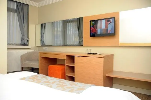 Çift Kişilik, Şehir Manzaralı