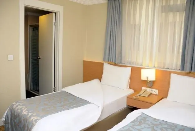 Twin Bed Room