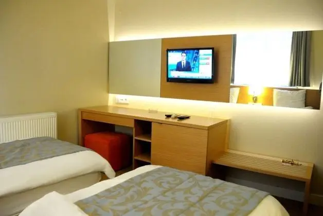 Twin Bed Room
