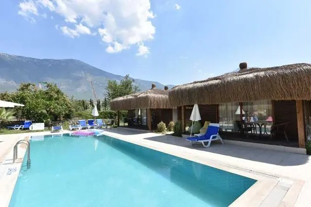 Bungalow Swim Up