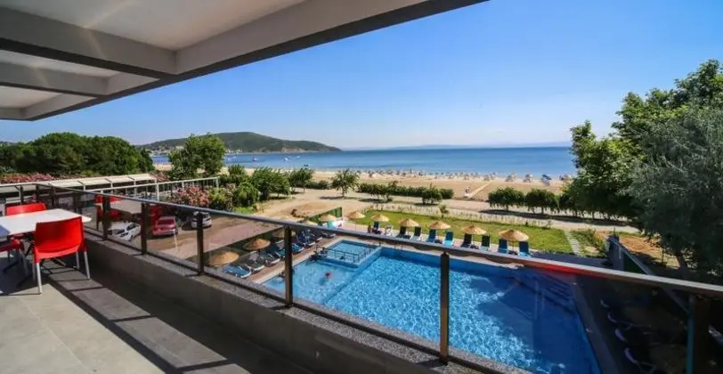 1+1 Aile Odası, Deniz ve Havuz Manzaralı, Balkonlu