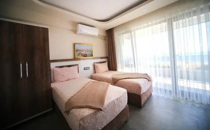 1+1 Aile Odası, Deniz ve Havuz Manzaralı, Balkonlu