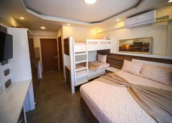 Superior Dört Kişilik Oda, Deniz ve Dağ Manzaralı, Balkonlu