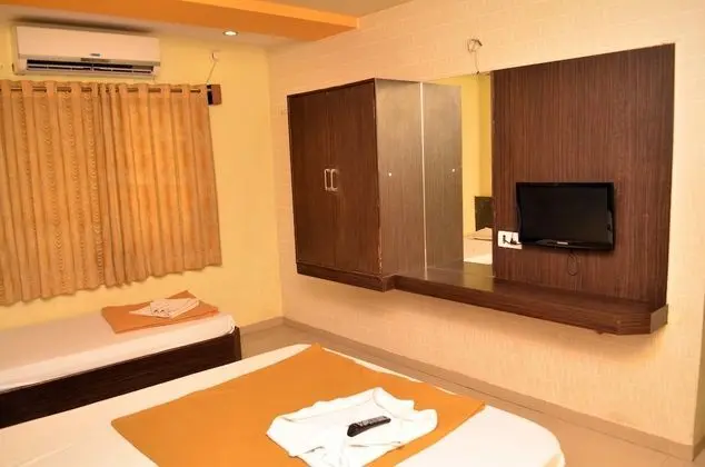 Deluxe Üç Kişilik Oda (A/C)
