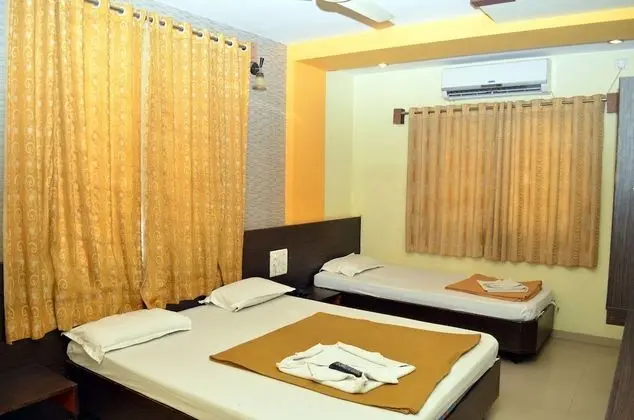 Deluxe Üç Kişilik Oda (A/C)