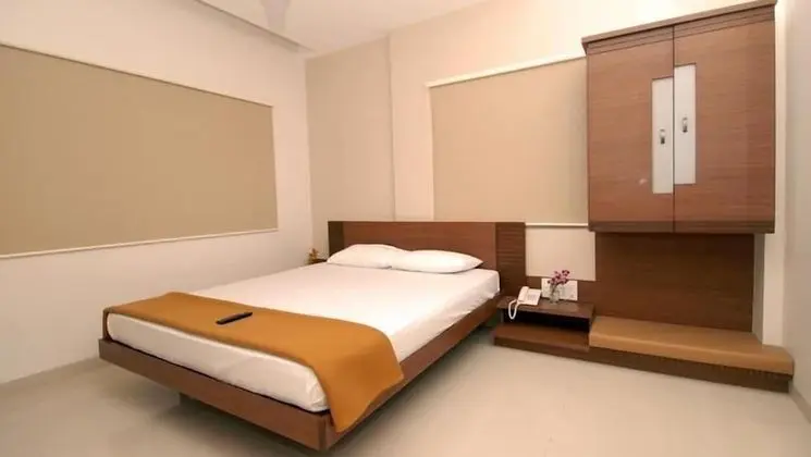 Deluxe Room AC