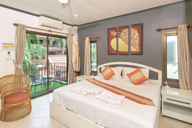 Superior Oda, Balkon, Havuz Manzaralı