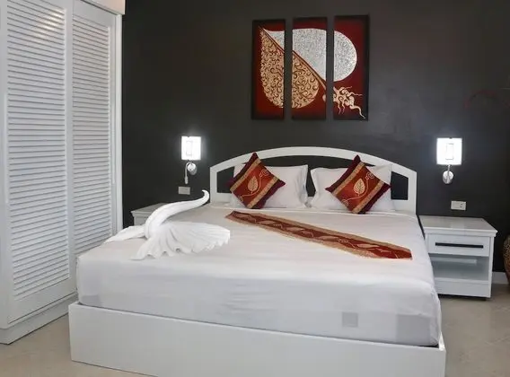 Superior Oda, Balkon, Havuz Manzaralı