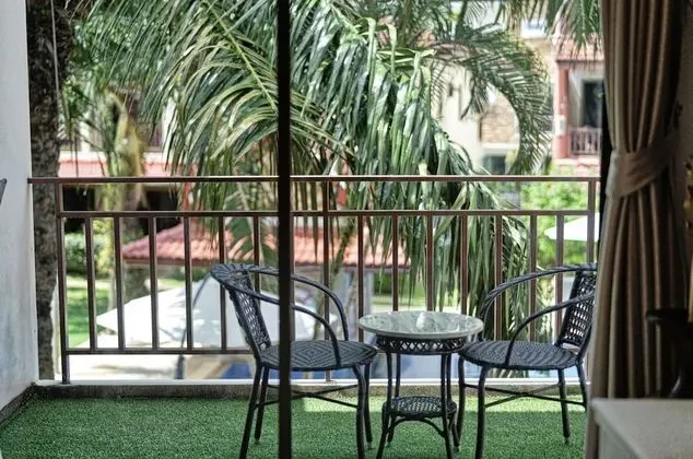 Superior Oda, Balkon, Havuz Manzaralı