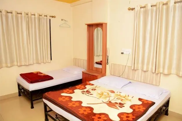 Deluxe Üç Kişilik Oda (AC)