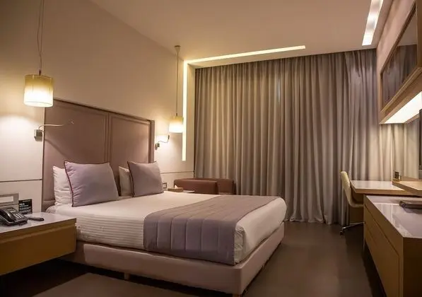 Deluxe Tek Büyük Yataklı Oda
