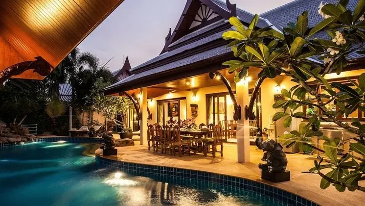 Whole villa using all 3 bedrooms for 6 Adults