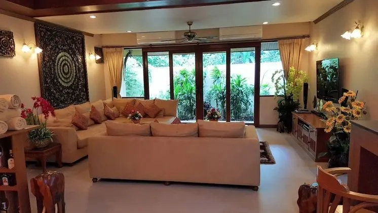 Whole villa using just 2 bedrooms for 4 Adults