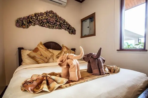 Whole villa using all 5 bedrooms for 10 Adults